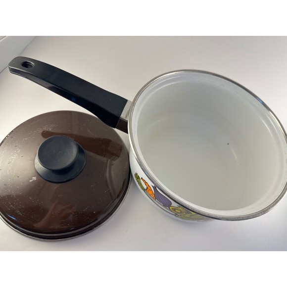Finger Hut Vintage Enamel 8” Sauce Pan 2 Lid 1975 Vegetable Design - Picture 7 of 12